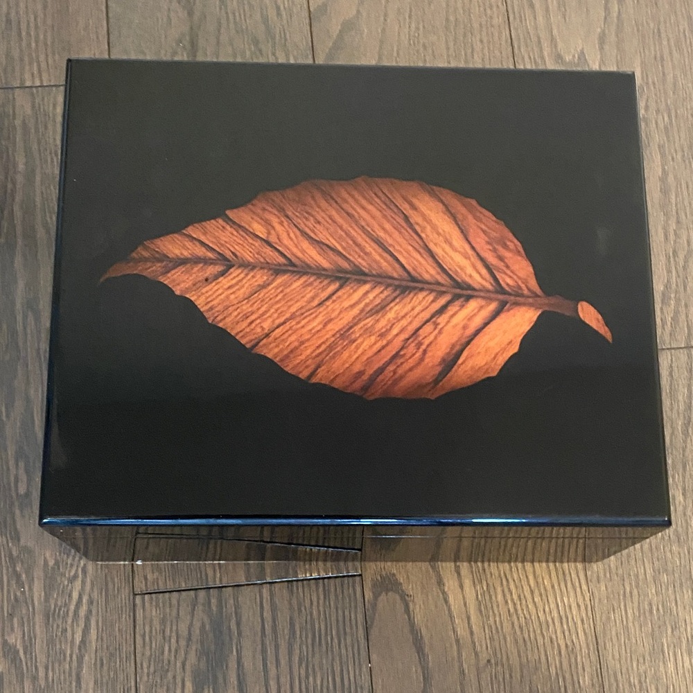 Humidor Black and Orange Leaf Decorative Box